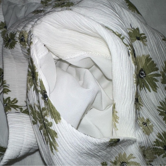 Green Flower Shorts - Picture 2 of 5